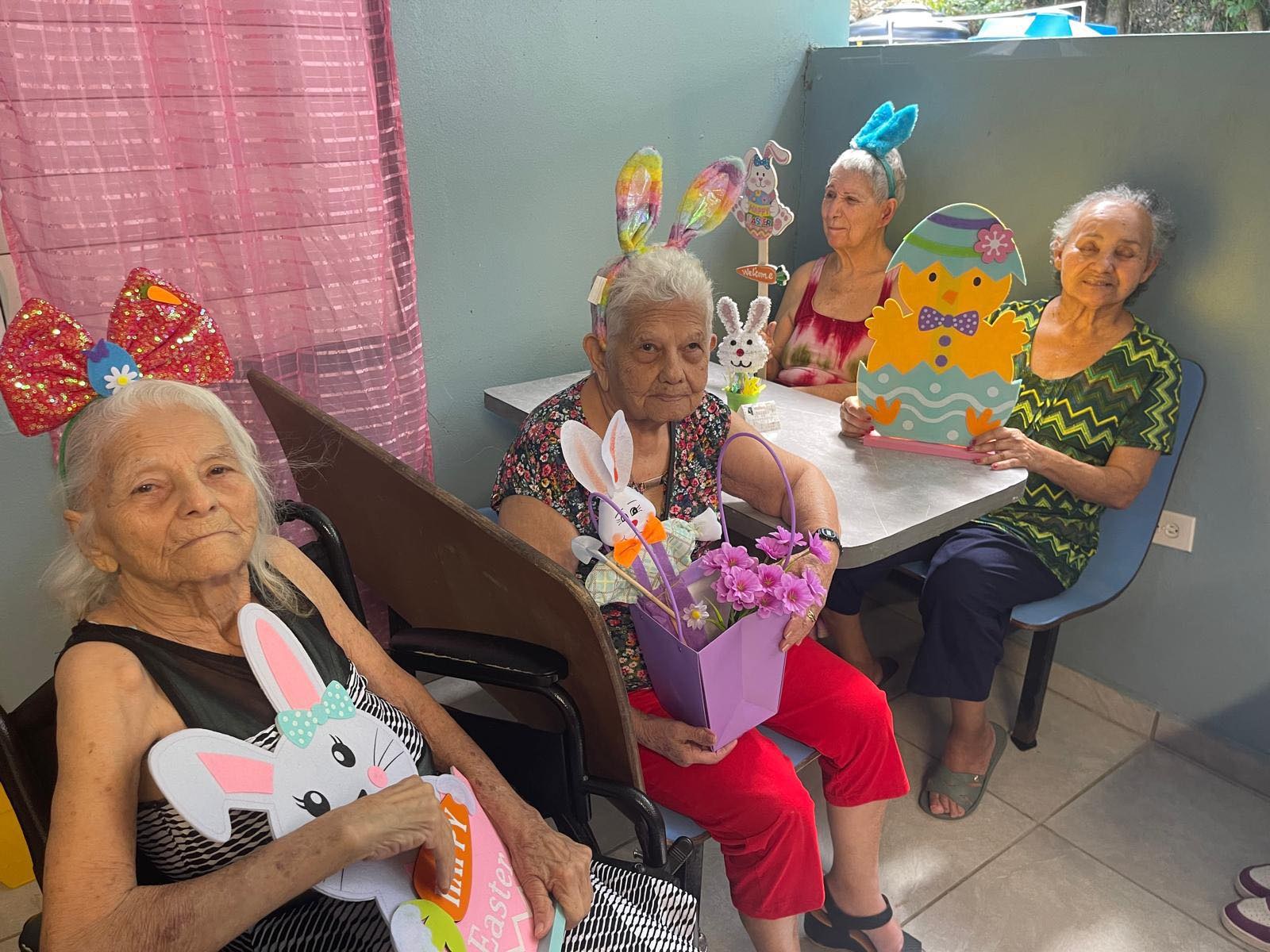 Residentes celebrando Pascua